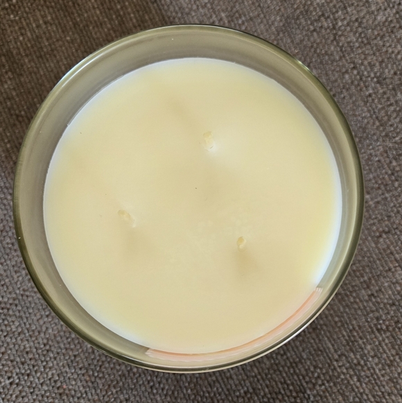 Bath & Body Works candle - Twisted Peppermint - Picture 3 of 3